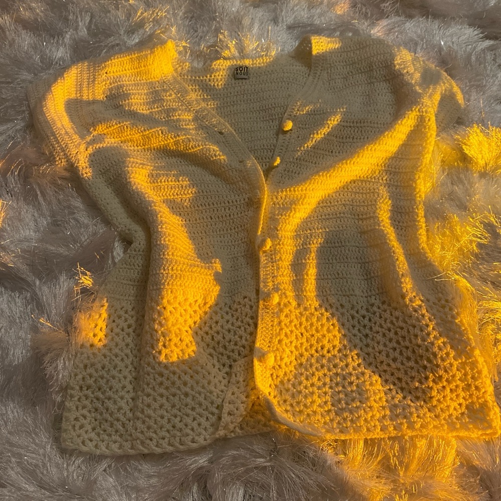 size medium button sweater top